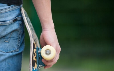 how to hold a skateboard properly